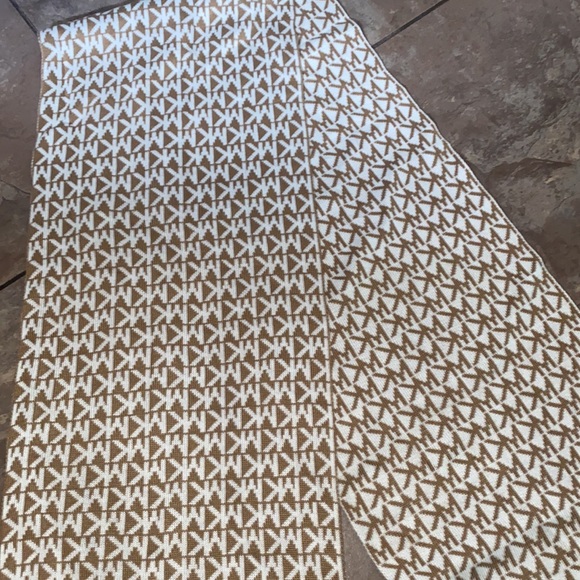 Michael Kors reversible scarf NWT - Picture 2 of 3